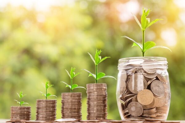 Spořící účty vs. investiční produkty: Srovnání k červnu 2021